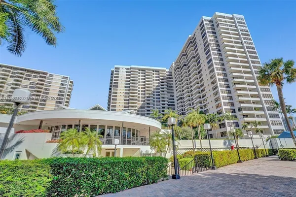 $2,480 | 2500 Parkview Drive, Unit 2012, Hallandale Beach, FL 33009