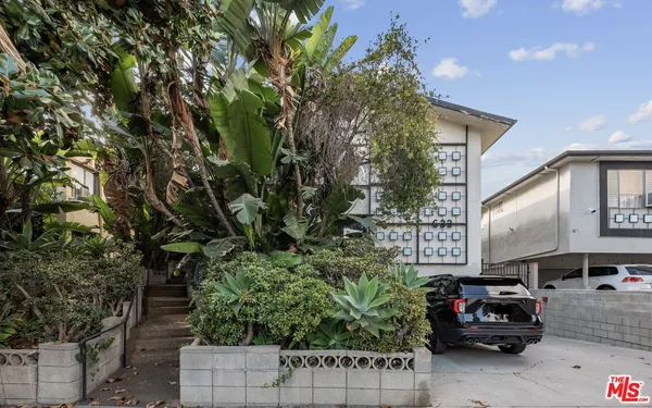 $2,300 | 633 North Hayworth Avenue, Unit 2, Los Angeles, CA 90048
