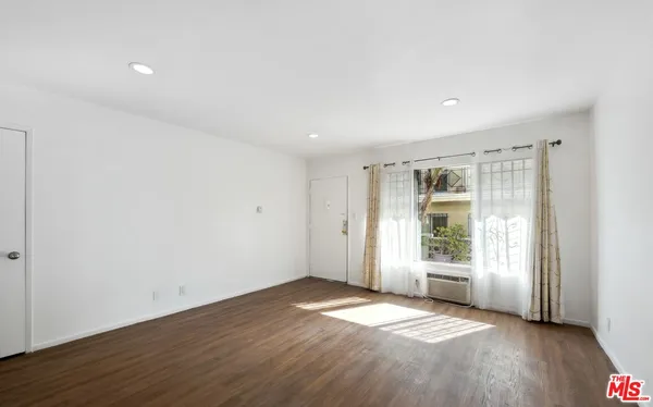 $2,300 | 633 North Hayworth Avenue, Unit 2, Los Angeles, CA 90048