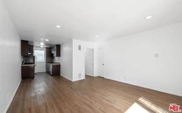 $2,300 | 633 North Hayworth Avenue, Unit 2, Los Angeles, CA 90048