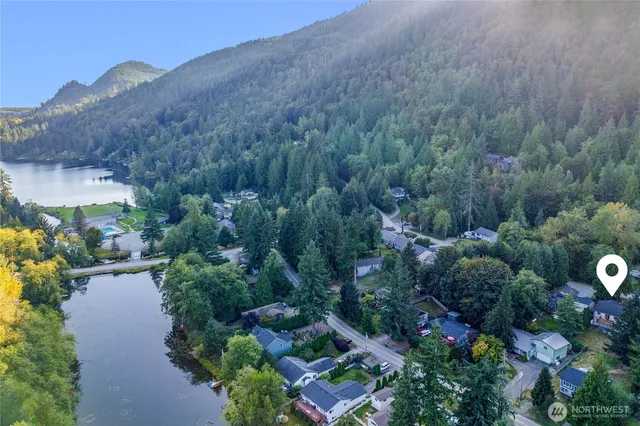 a view of a garden with a house