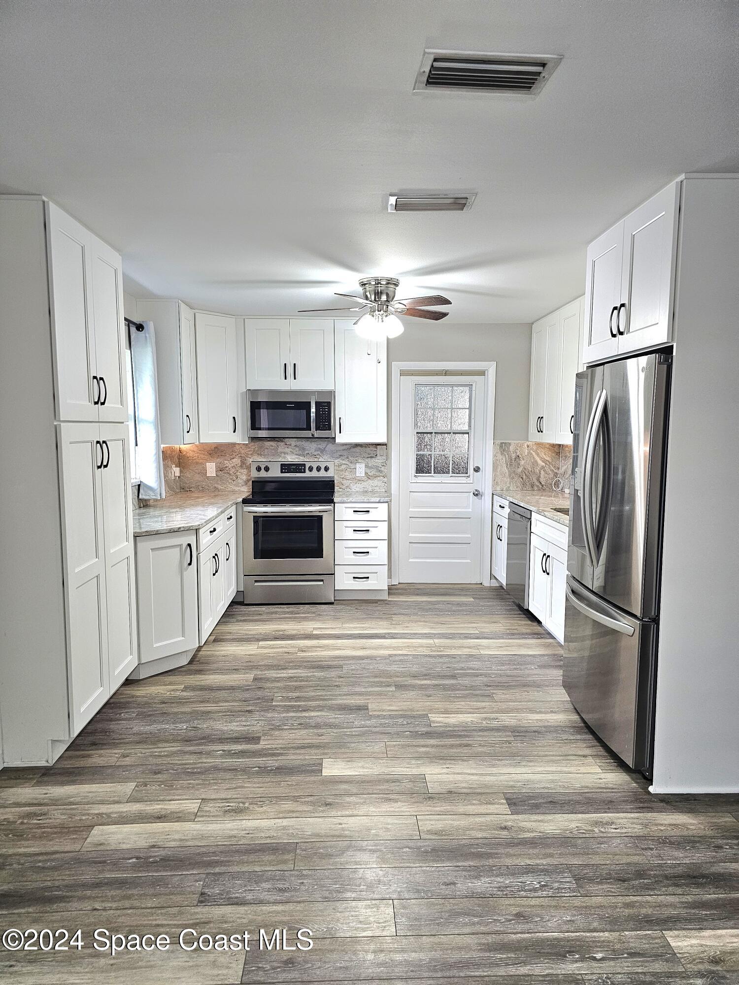 2116 Warwick Road Melbourne, FL 32935 - Photo 2 of 19 Kitchen