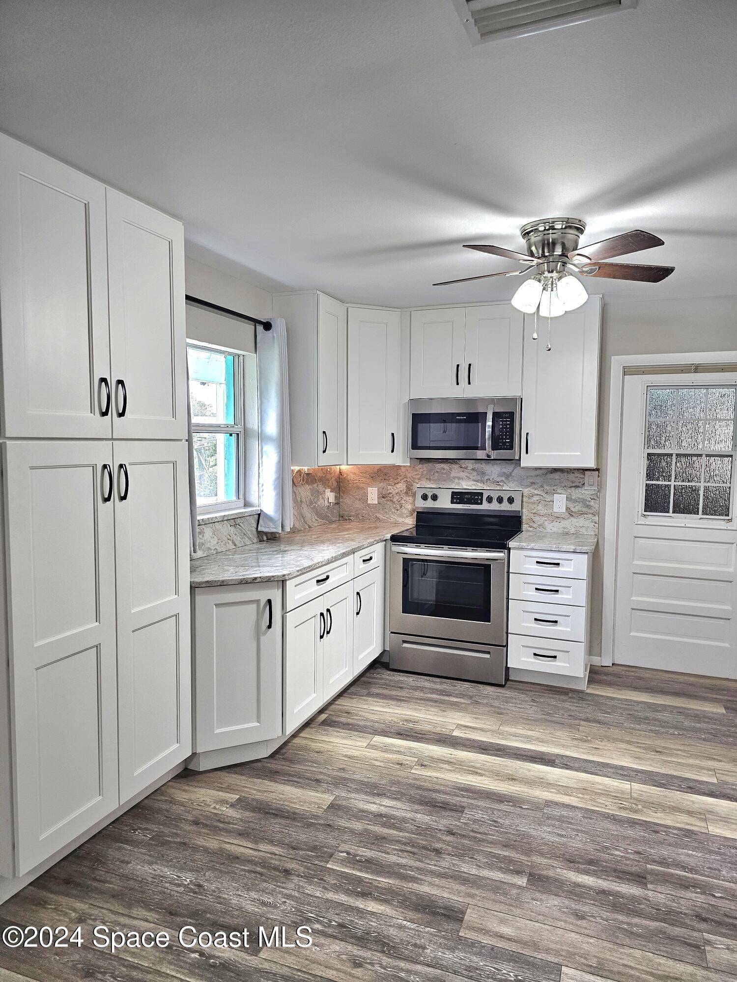 2116 Warwick Road Melbourne, FL 32935 - Photo 3 of 19 Kitchen