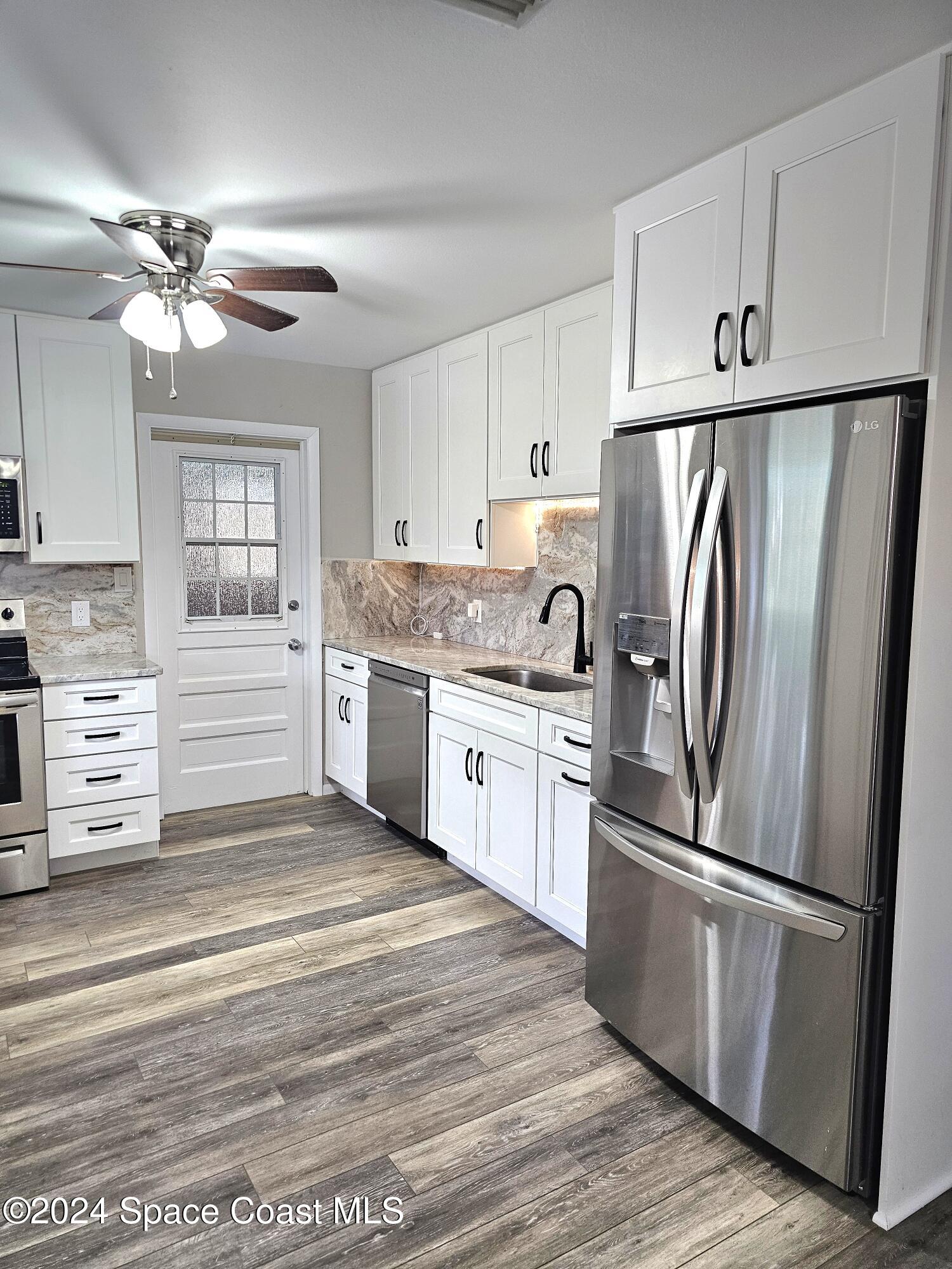 2116 Warwick Road Melbourne, FL 32935 - Photo 4 of 19 Kitchen