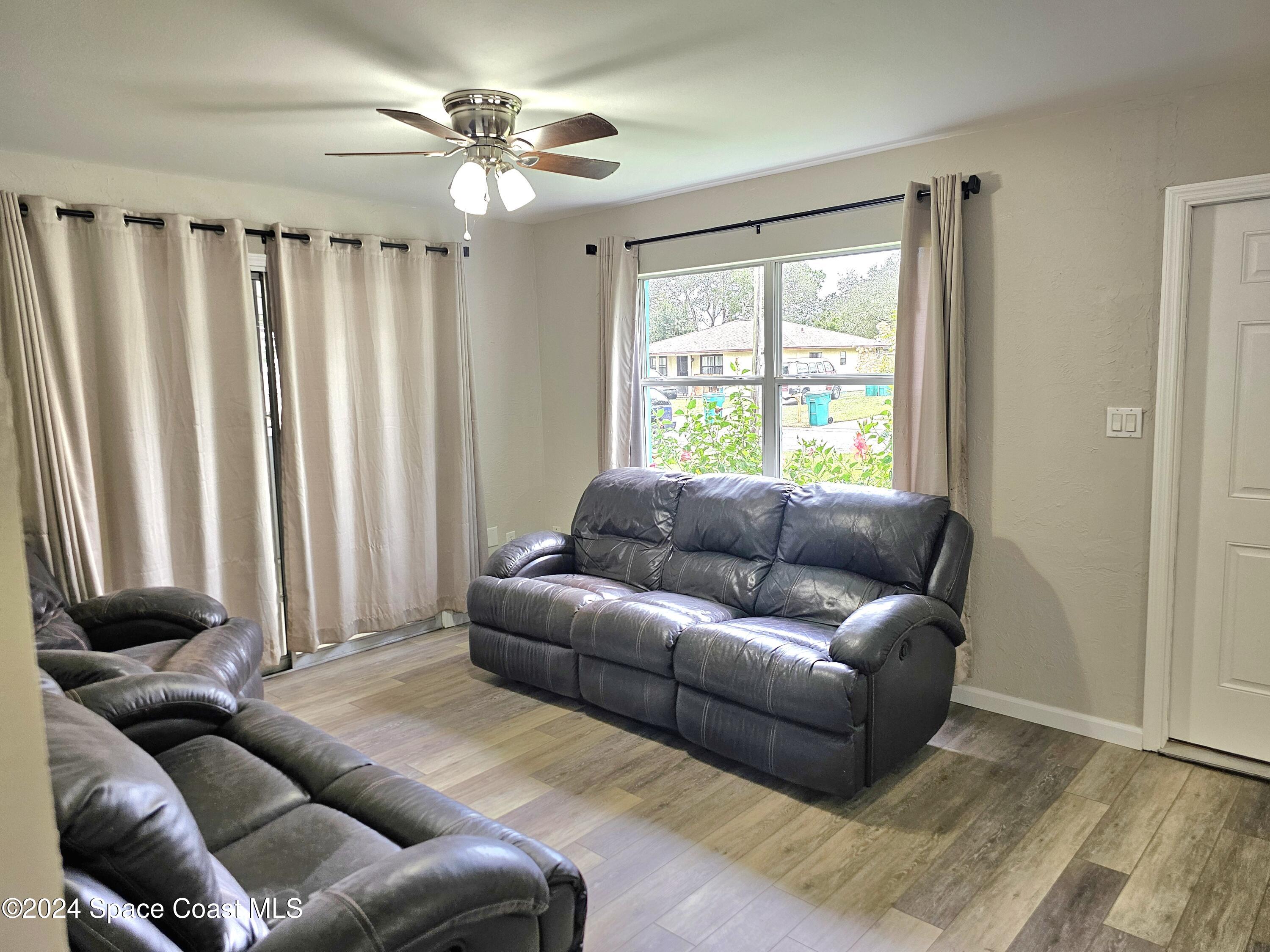 2116 Warwick Road Melbourne, FL 32935 - Photo 5 of 19 Living Roo