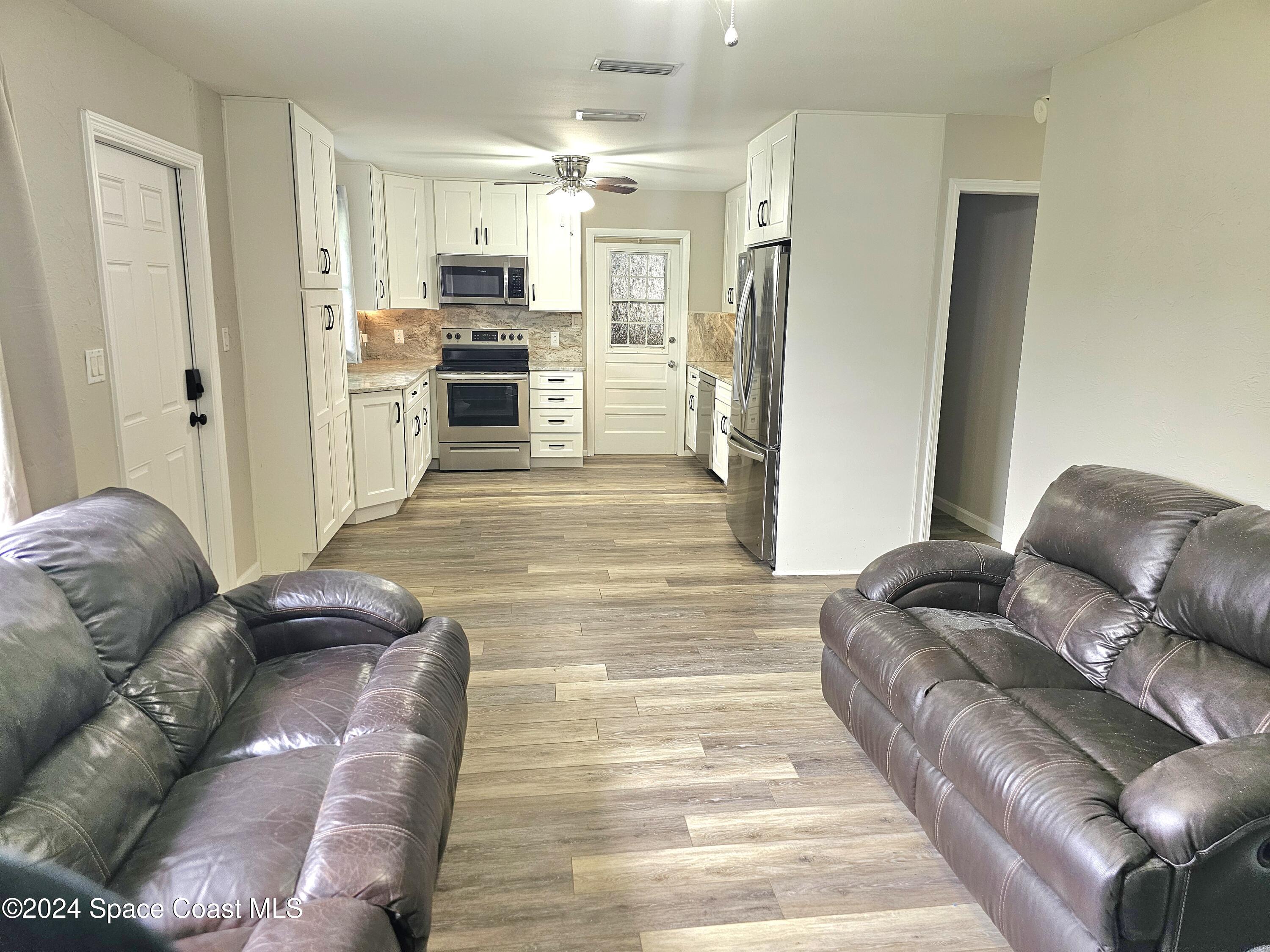 2116 Warwick Road Melbourne, FL 32935 - Photo 6 of 19 Living Room