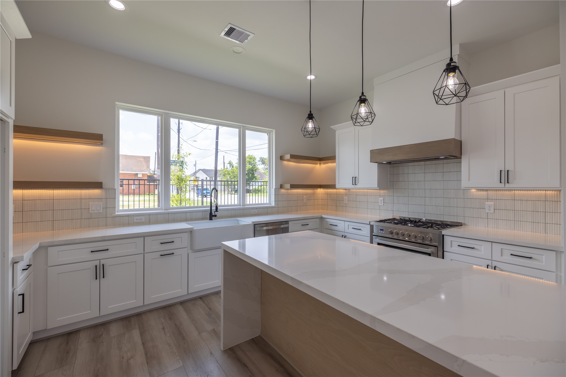 1816 West Street Houston, TX 77026 - Photo 8 of 21