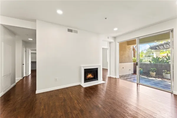 $899,999 | 2960 Champion Way, Unit 1304, Tustin, CA 92782