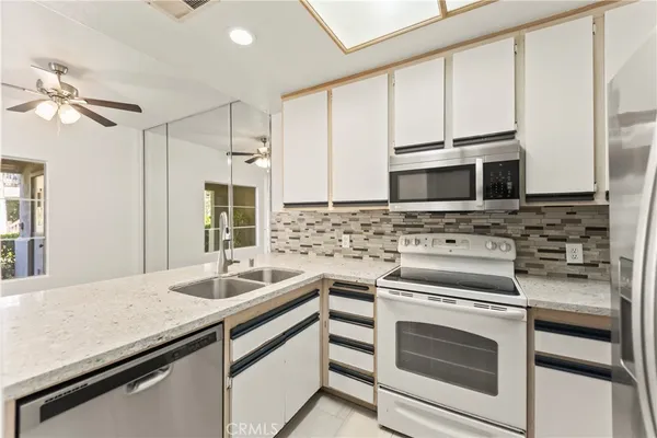 $899,999 | 2960 Champion Way, Unit 1304, Tustin, CA 92782