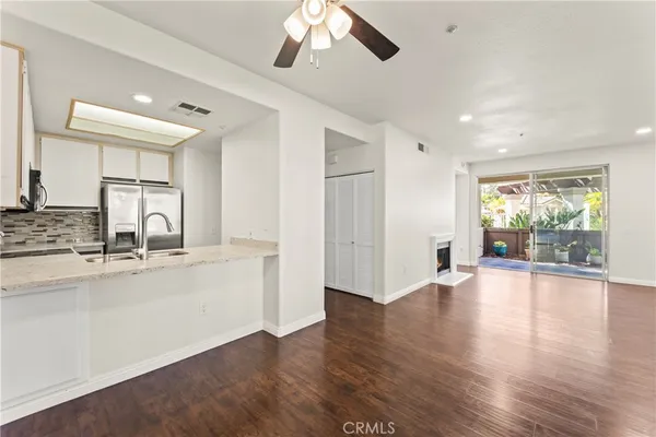 $899,999 | 2960 Champion Way, Unit 1304, Tustin, CA 92782