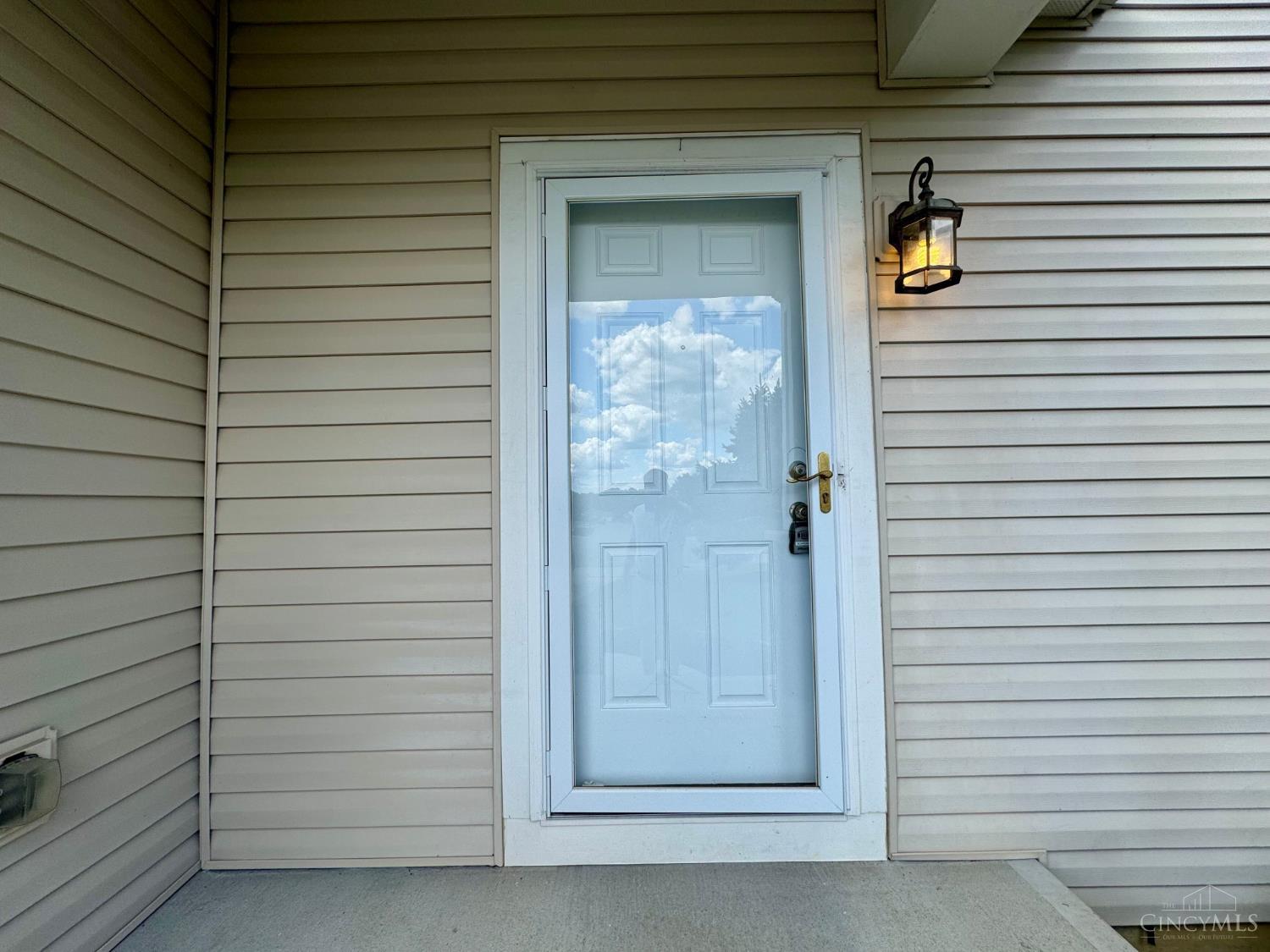 7448 Locust View Lane Cincinnati, OH 45239 - Photo 3 of 44