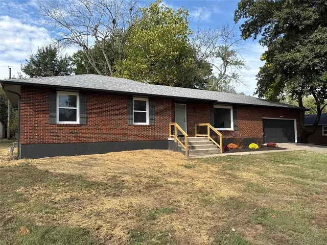 $304,000 | 240 Southeast 131st Road, Warrensburg, MO 64093