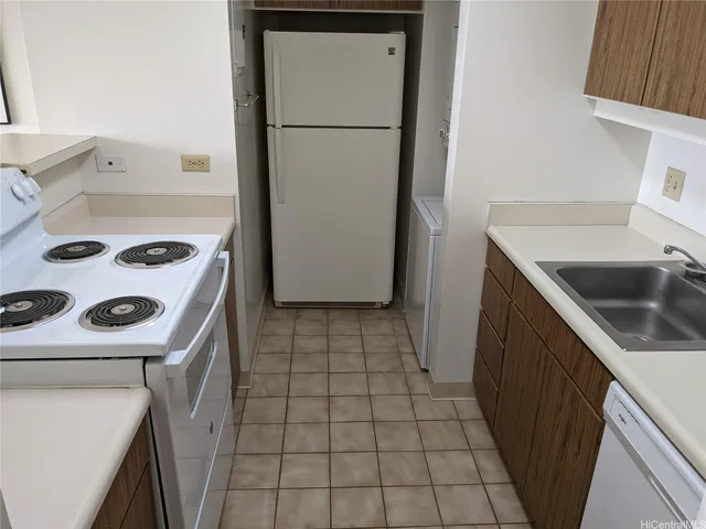 $1,950 | 1778 Ala Moana Boulevard, Unit 3715, Honolulu, HI 96815