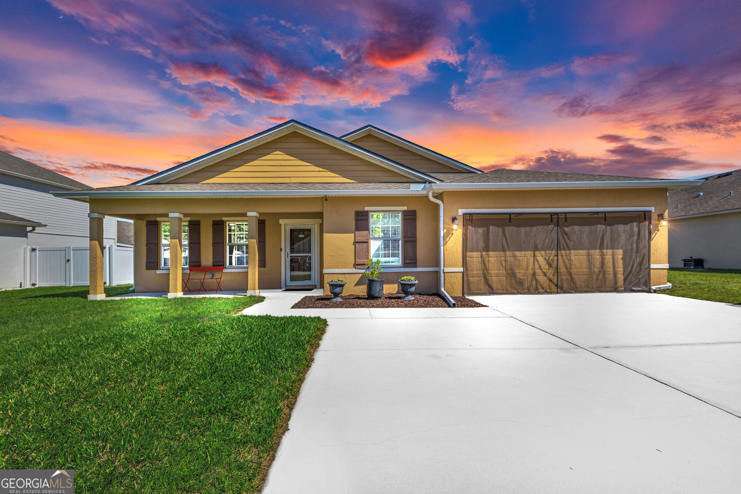 a view of a house with backyard and porch