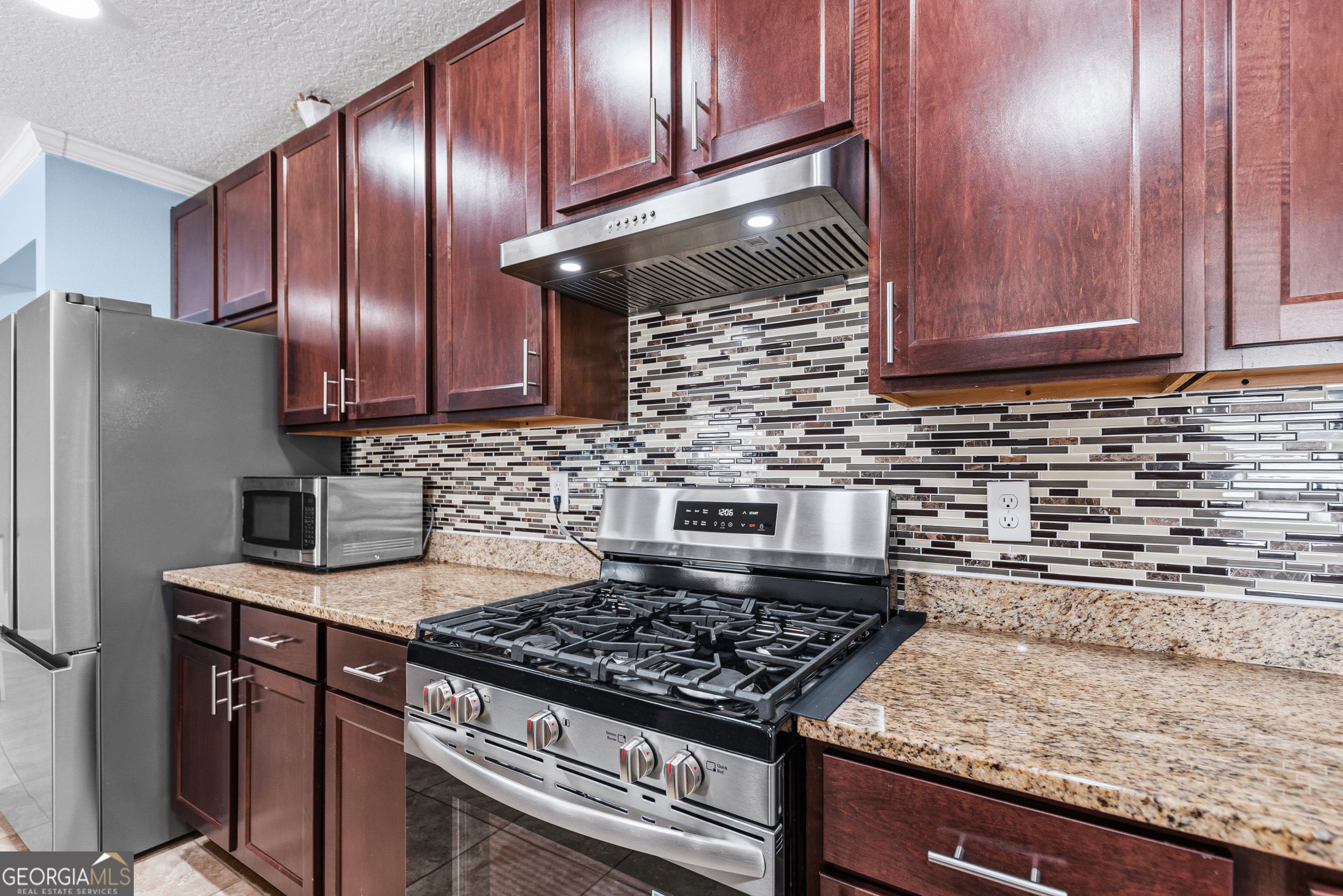135 Walnut Way Kingsland, GA 31548 - Photo 18 of 35 a kitchen with granite countertop stainless steel appliances and cabinets