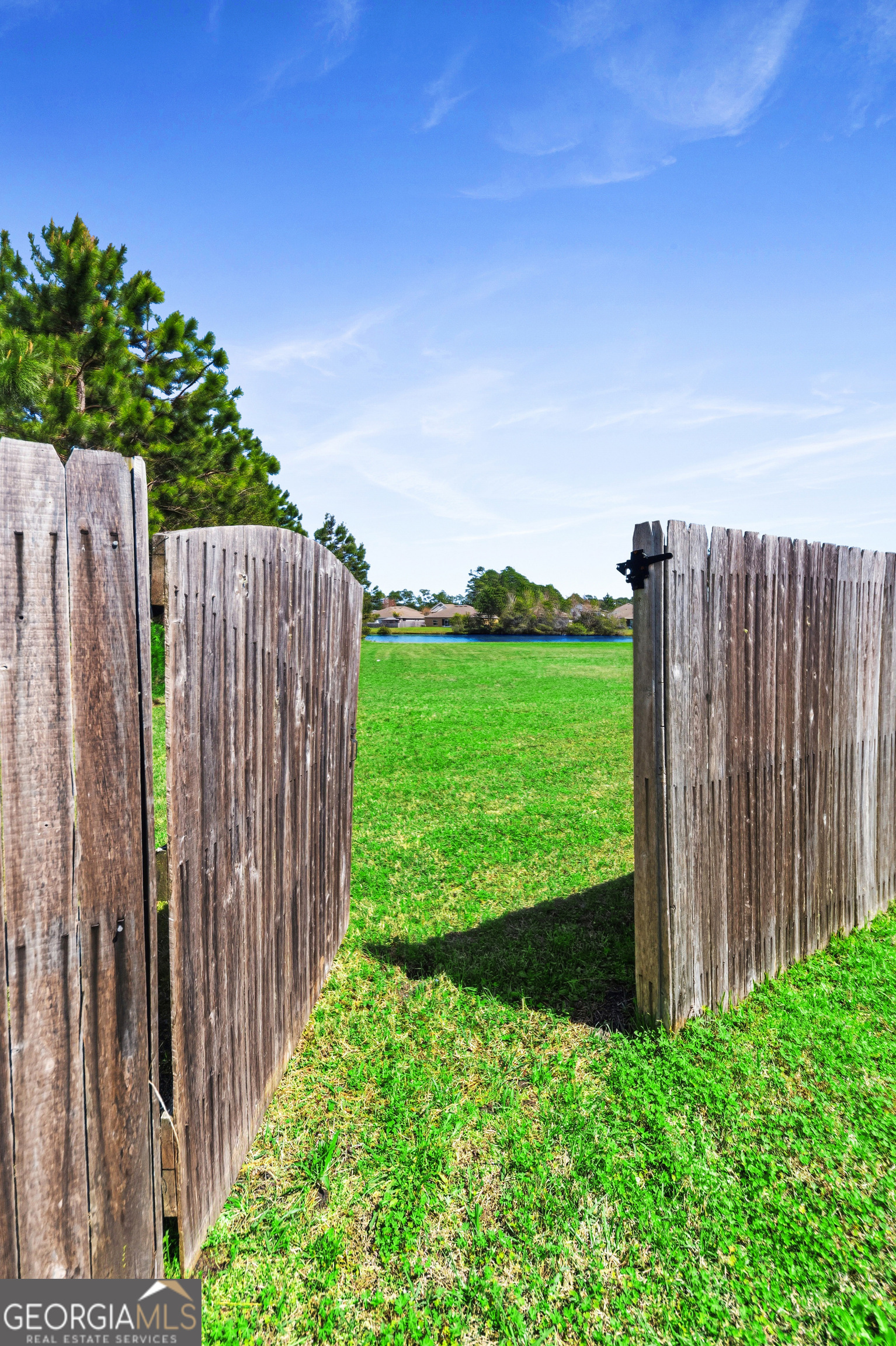 135 Walnut Way Kingsland, GA 31548 - Photo 32 of 35 a view of a garden with wooden fence