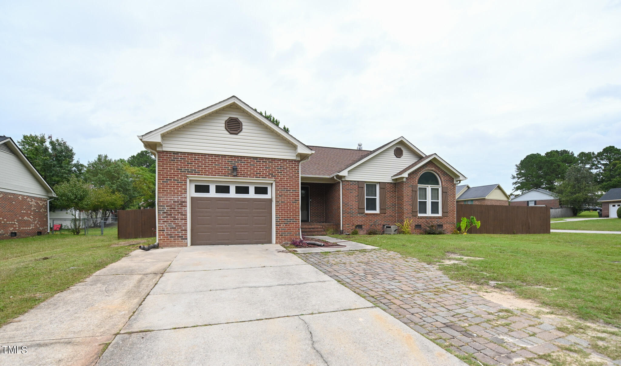5057 Summer Ridge Road Fayetteville, NC 28303 - Photo 2 of 28 002