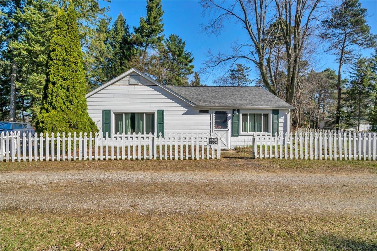 8169 Lakeshore Road Lexington, MI 48450 - Photo 1 of 14