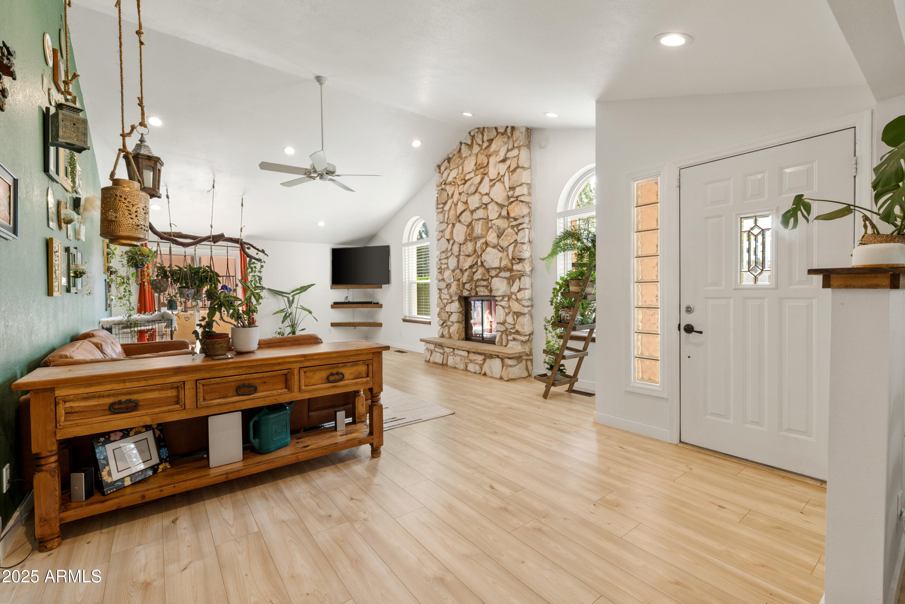 25 Miner Circle Sedona, AZ 86351 - Photo 14 of 56 25 Miner Cir - Entrance