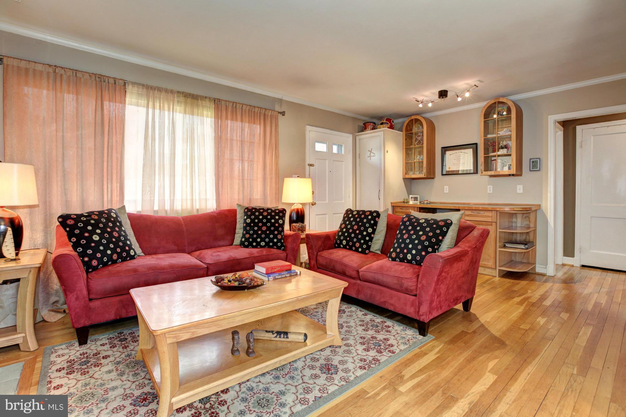 416 Kerwin Road Silver Spring, MD 20901 - Photo 4 of 18 Living Room