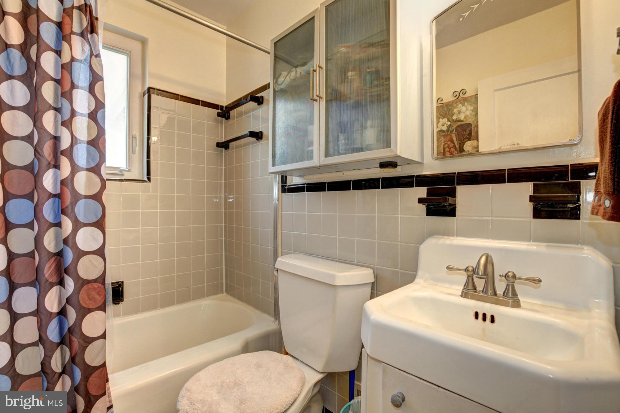 416 Kerwin Road Silver Spring, MD 20901 - Photo 9 of 18 Bath