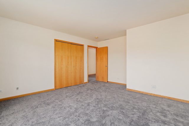 1350 Hunters Ridge West Hoffman Estates, IL 60192 - Photo 28 of 41 a view of an empty room