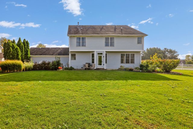 1350 Hunters Ridge West Hoffman Estates, IL 60192 - Photo 36 of 41 a front view of house with garden