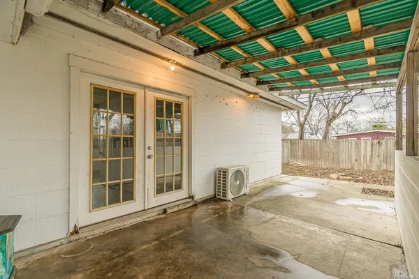 a view of a garage