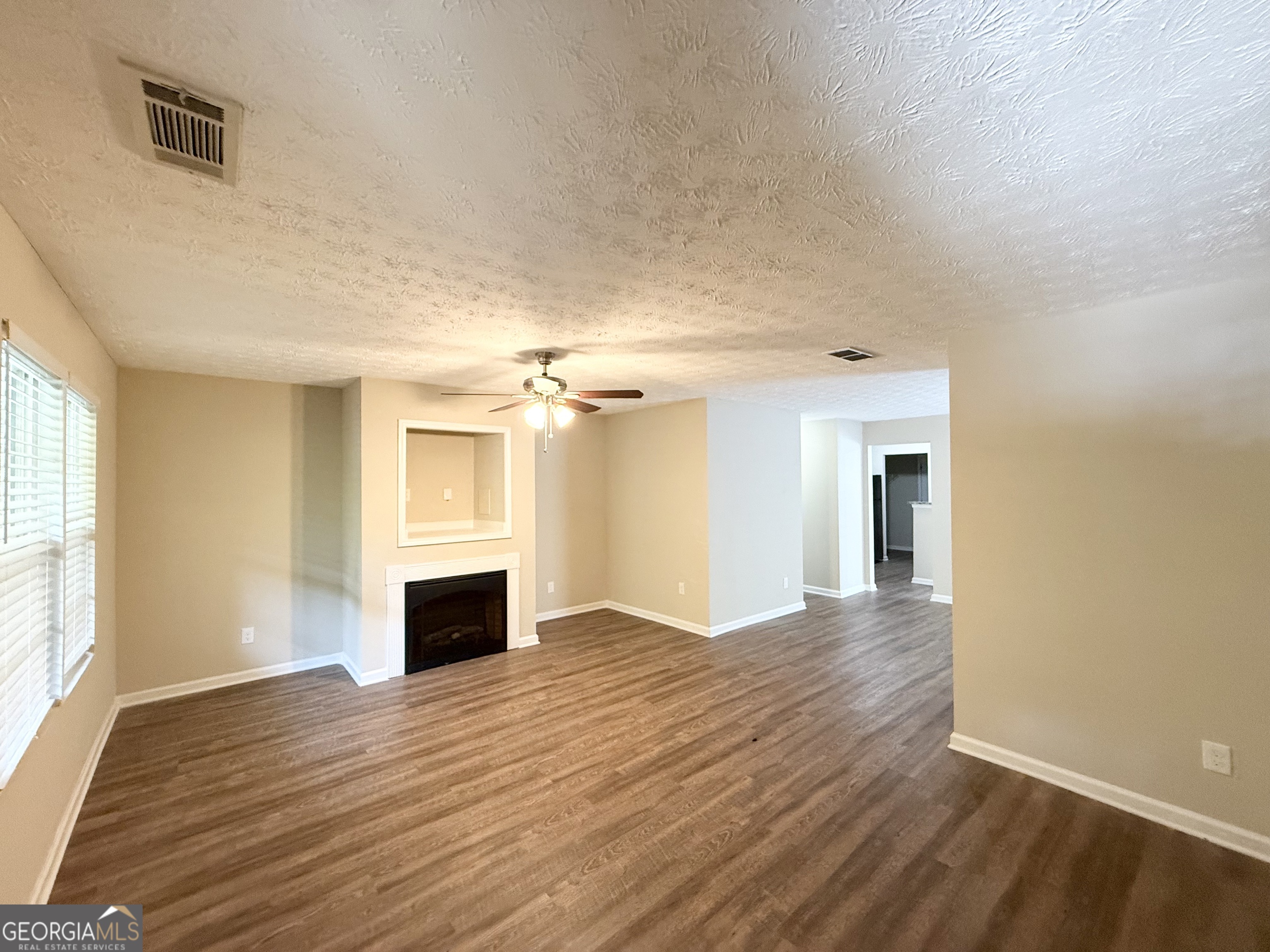 6113 Lynx's Circle Southwest Covington, GA 30014 - Photo 3 of 22