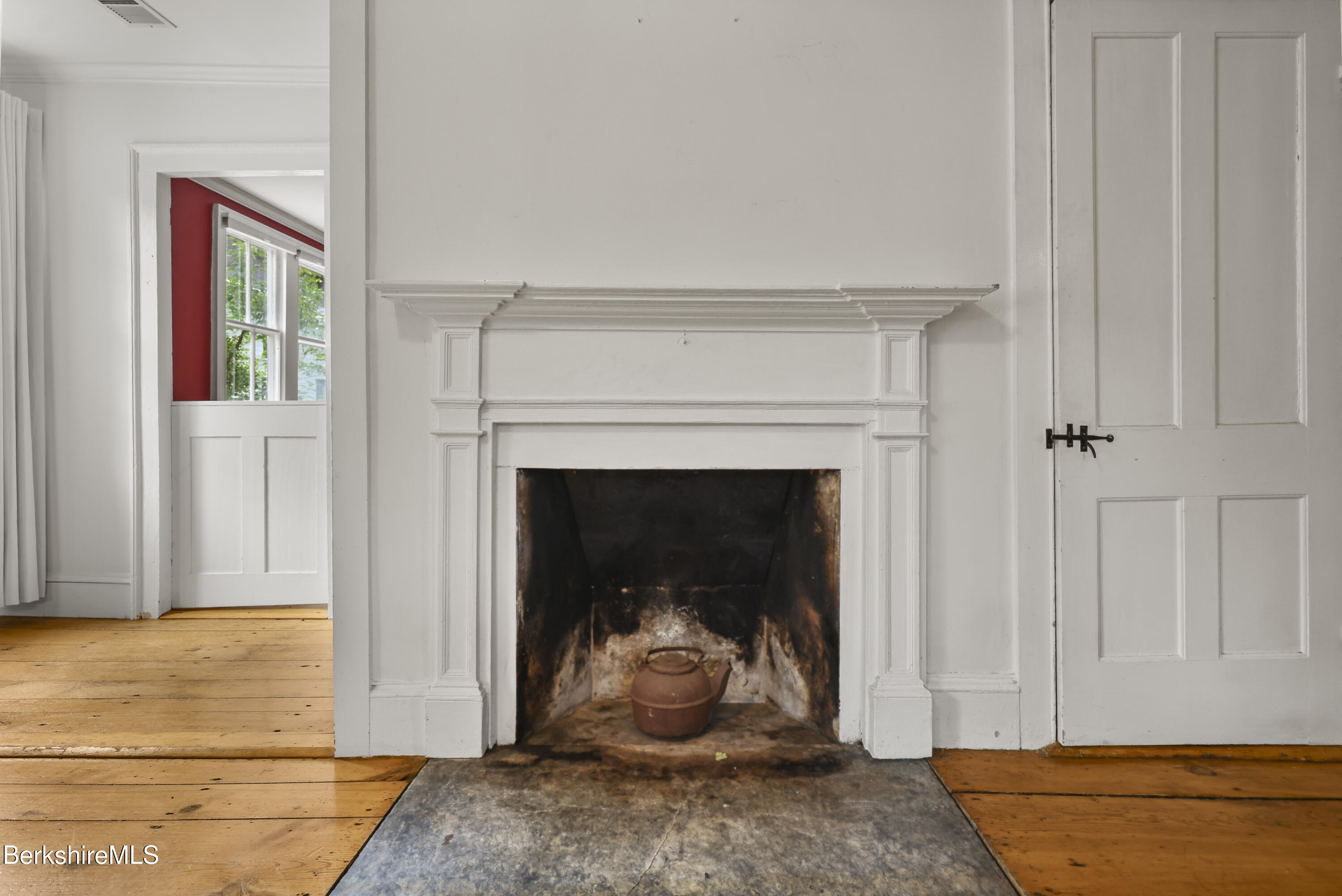 4 Stockbridge Road West Stockbridge, MA 01266 - Photo 24 of 123 Living Room