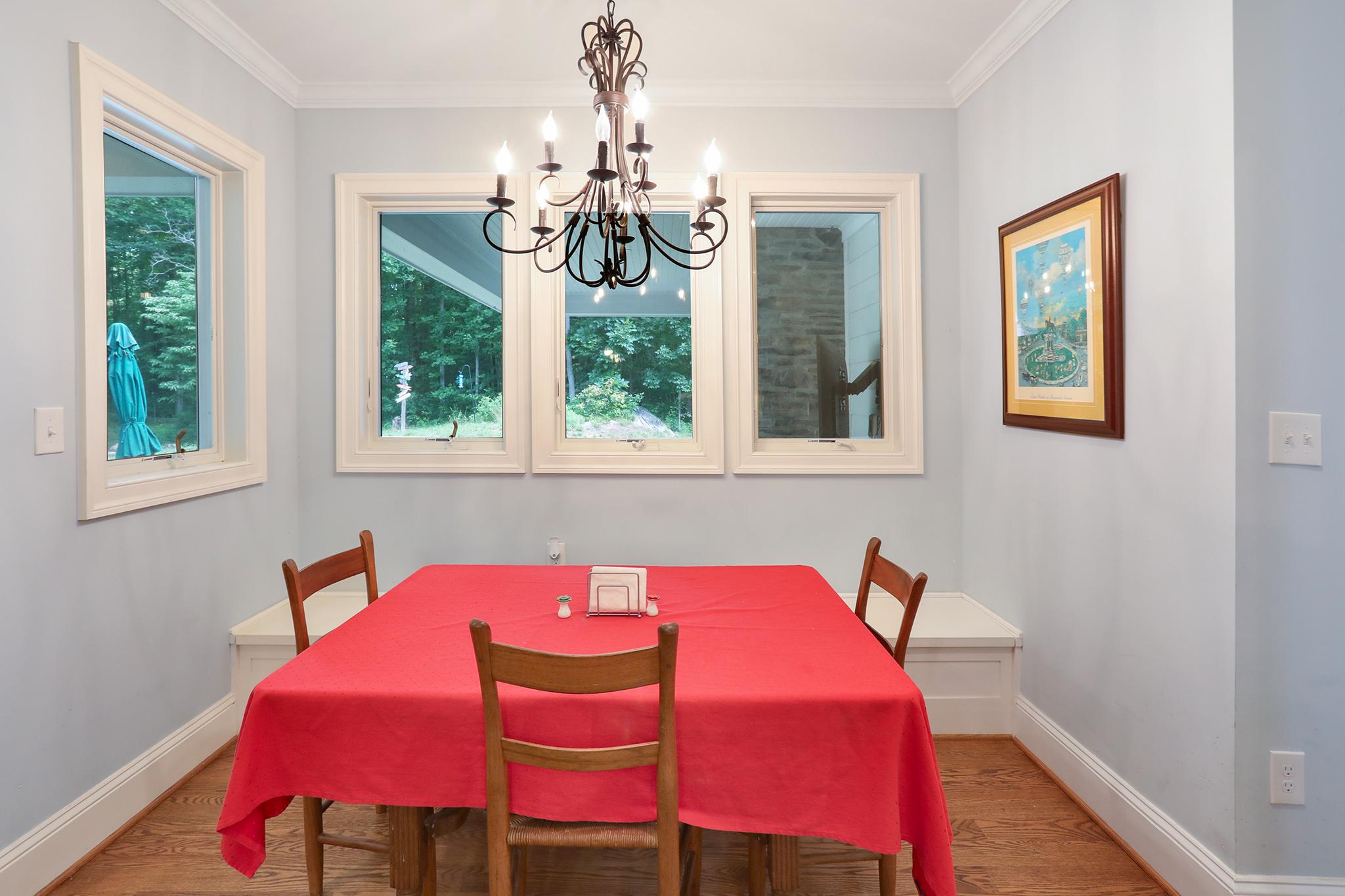 3411 Fenny Hill Road Delaplane, VA 20144 - Photo 24 of 75 Eat in area w/built in bench seating/storage