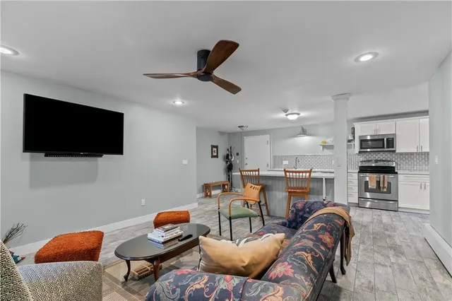 $2,200 | 66 Girard Avenue, Unit 114, Newport, RI 02840