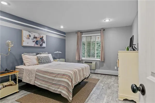 $2,200 | 66 Girard Avenue, Unit 114, Newport, RI 02840