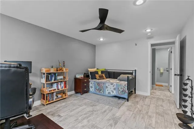 $2,200 | 66 Girard Avenue, Unit 114, Newport, RI 02840