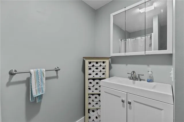 $2,200 | 66 Girard Avenue, Unit 114, Newport, RI 02840