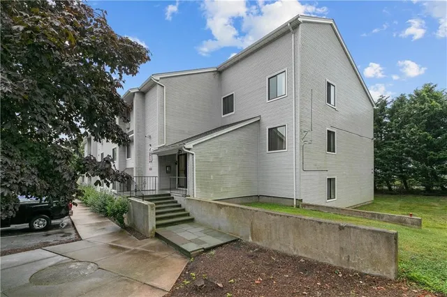 $2,200 | 66 Girard Avenue, Unit 114, Newport, RI 02840