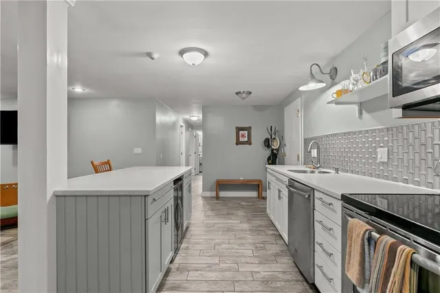 $2,200 | 66 Girard Avenue, Unit 114, Newport, RI 02840