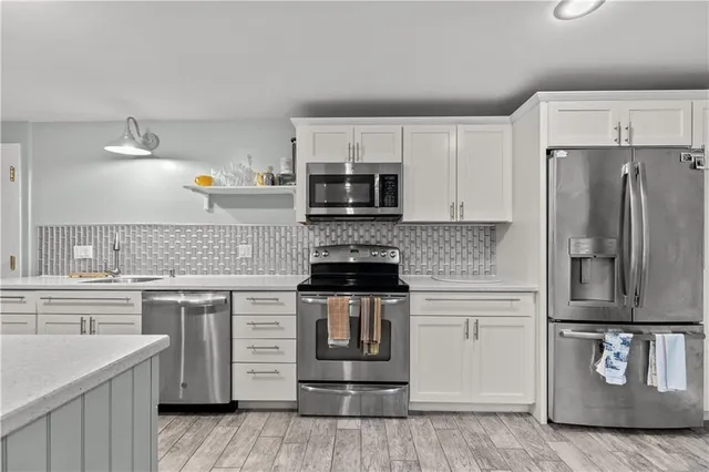 $2,200 | 66 Girard Avenue, Unit 114, Newport, RI 02840