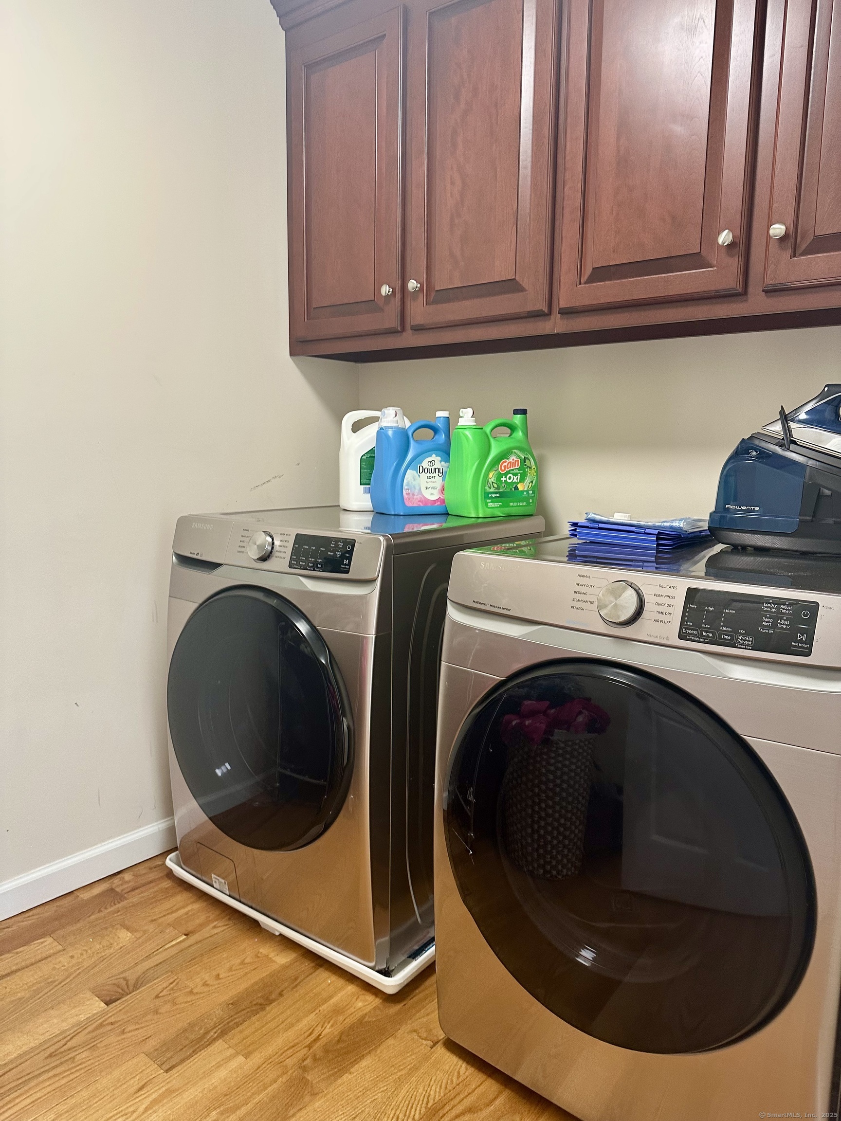 102 Pheasant Lane Granby, CT 06060 - Photo 14 of 33 a utility room with dryer and washer