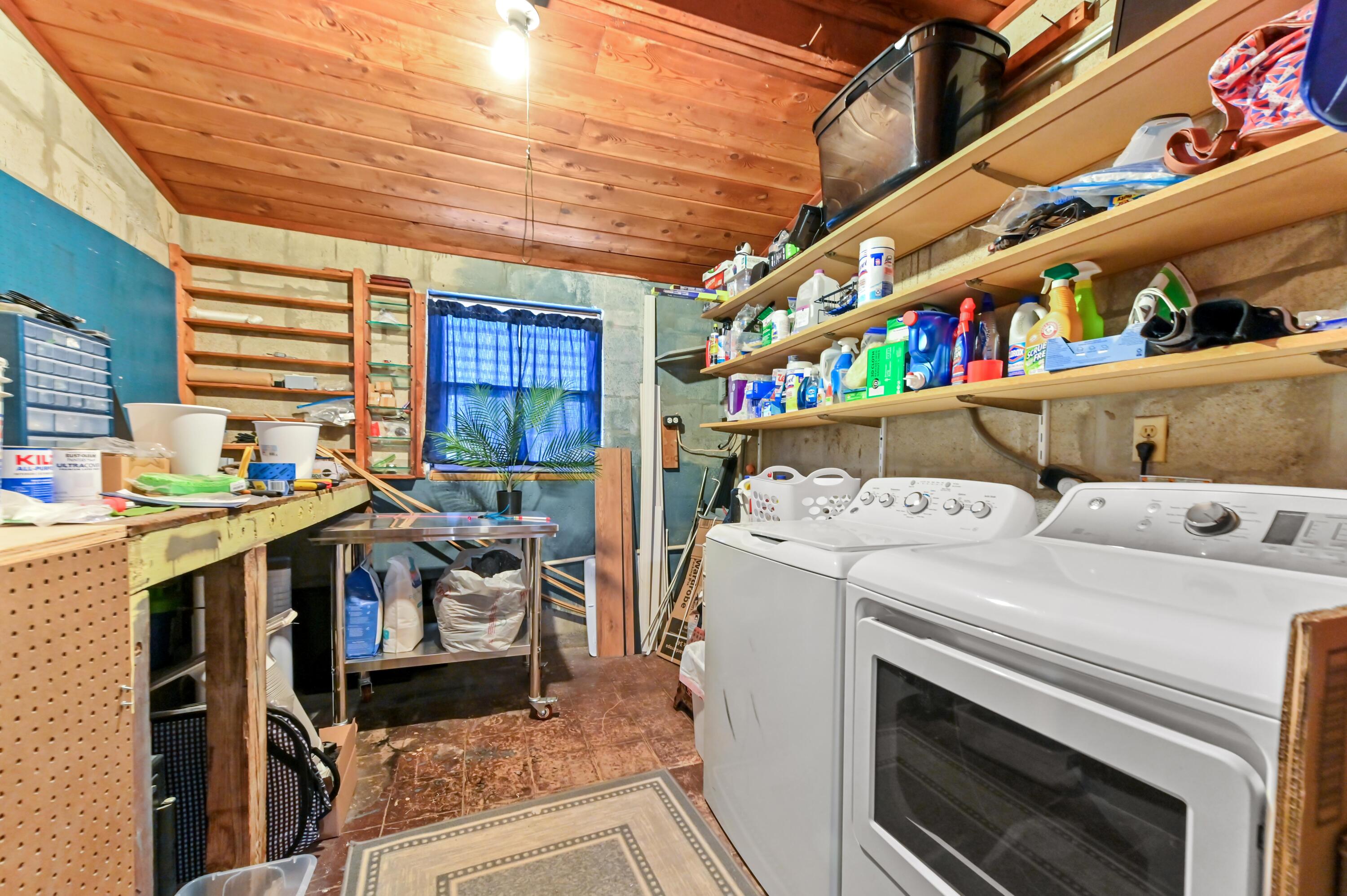 5709 Southeast Indigo Avenue Stuart, FL 34997 - Photo 19 of 24 21 Laundry room 01