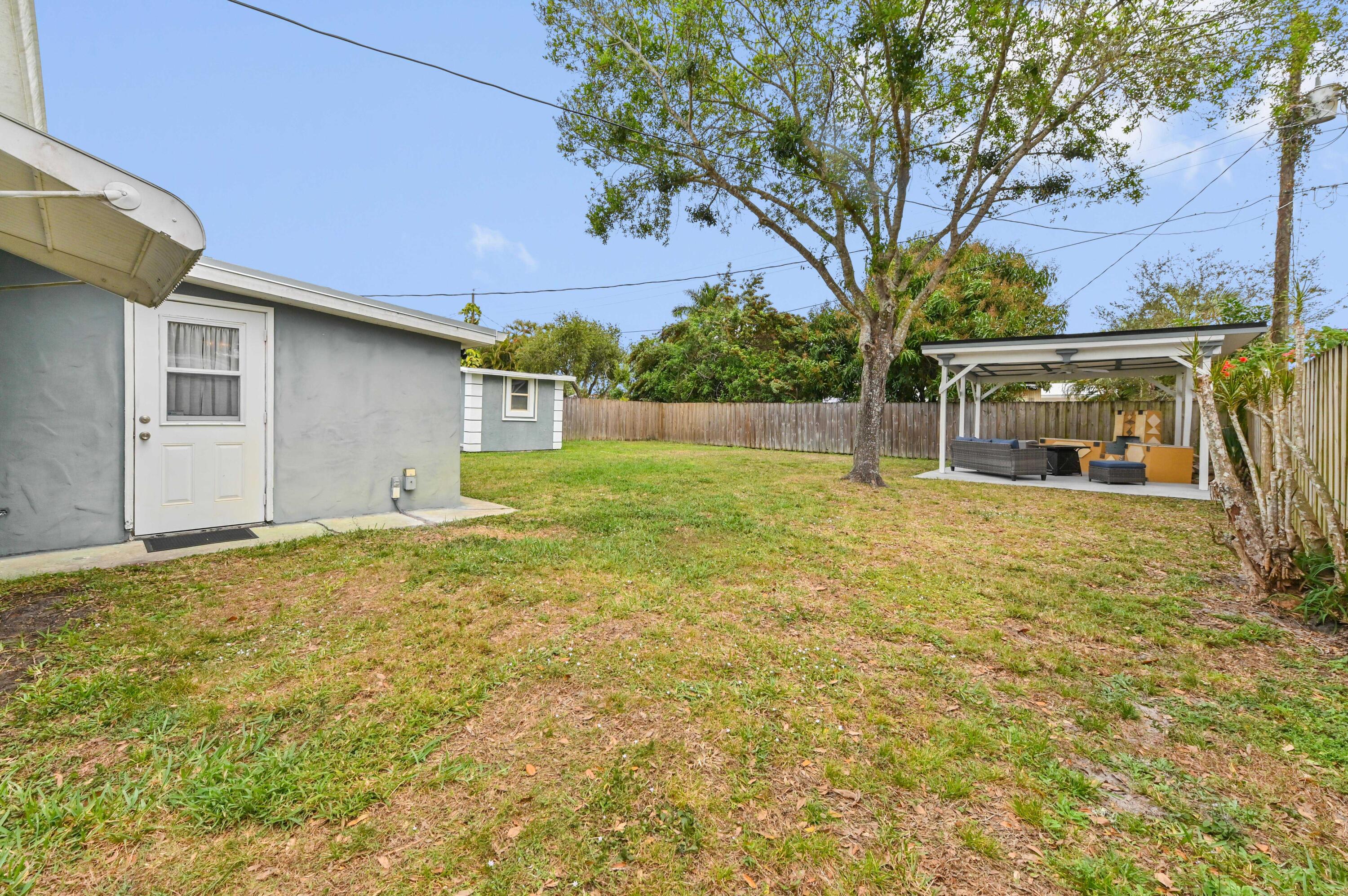 5709 Southeast Indigo Avenue Stuart, FL 34997 - Photo 20 of 24 22 Rear 01