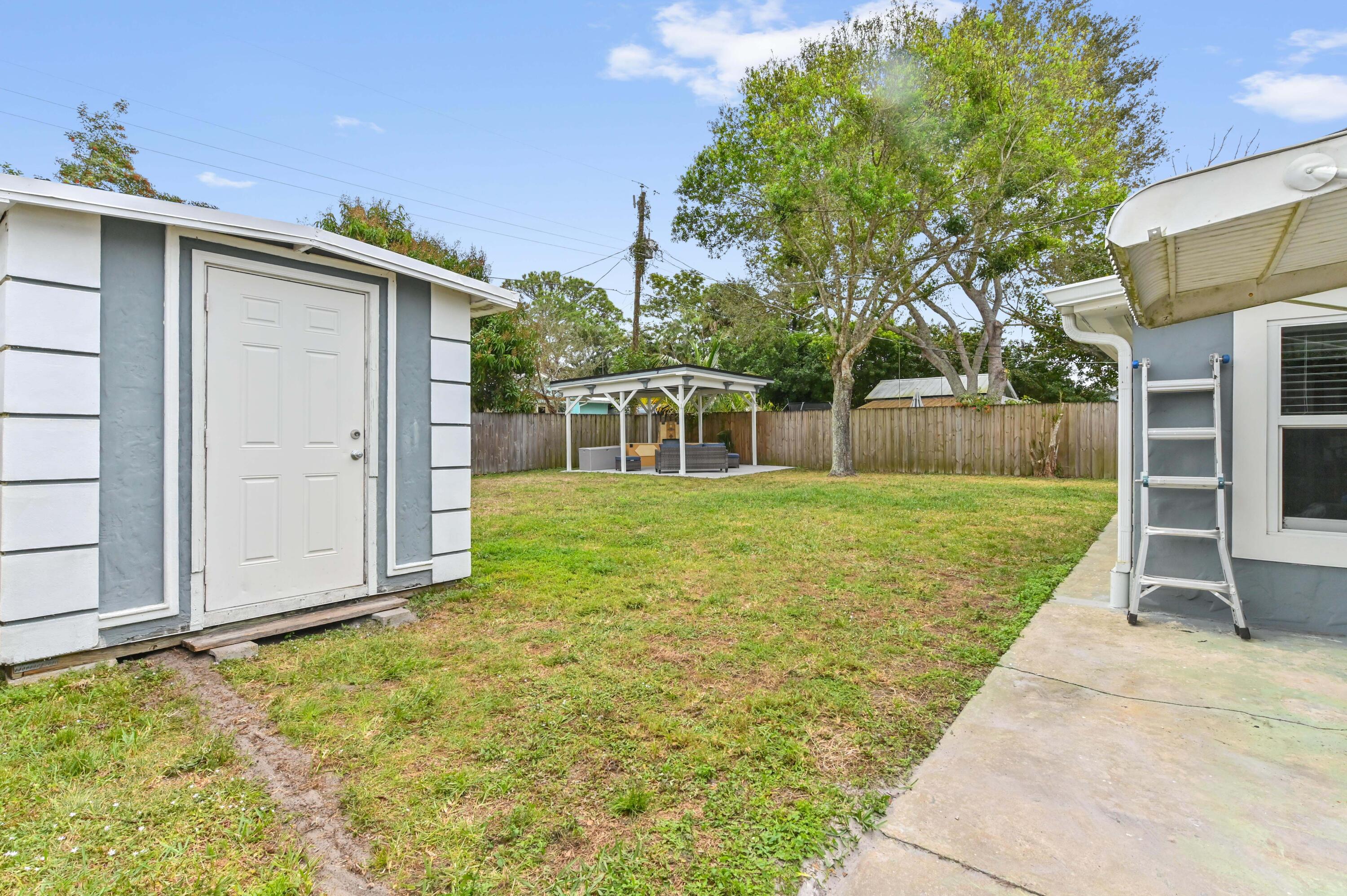 5709 Southeast Indigo Avenue Stuart, FL 34997 - Photo 23 of 24 25 Rear 04
