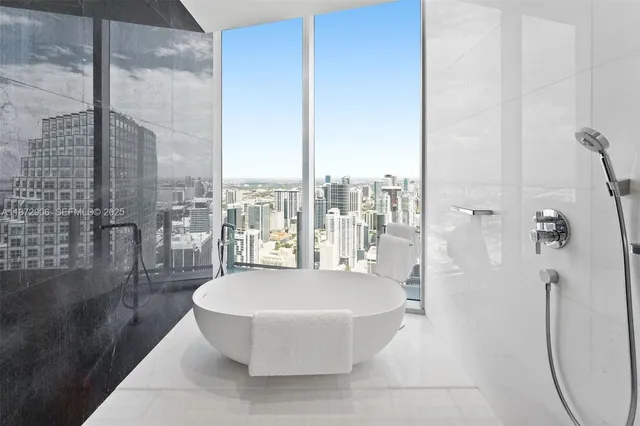 $28,600,000 | 300 Biscayne Blvd Way, Unit PH6001, Miami, FL 33131