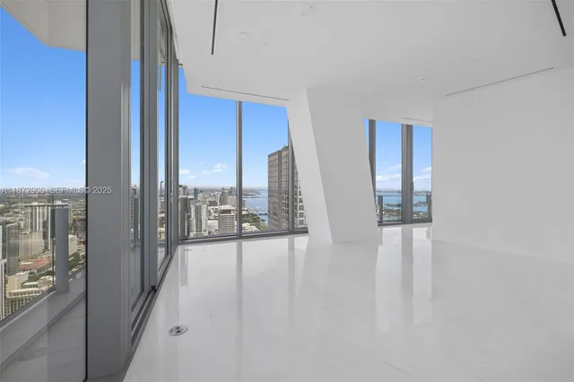 $28,600,000 | 300 Biscayne Blvd Way, Unit PH6001, Miami, FL 33131