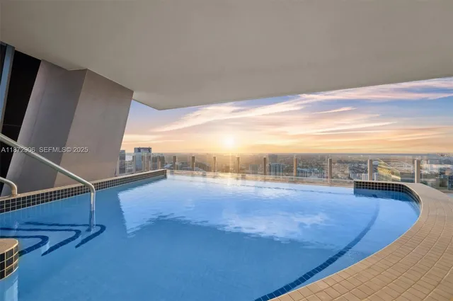 $28,600,000 | 300 Biscayne Blvd Way, Unit PH6001, Miami, FL 33131