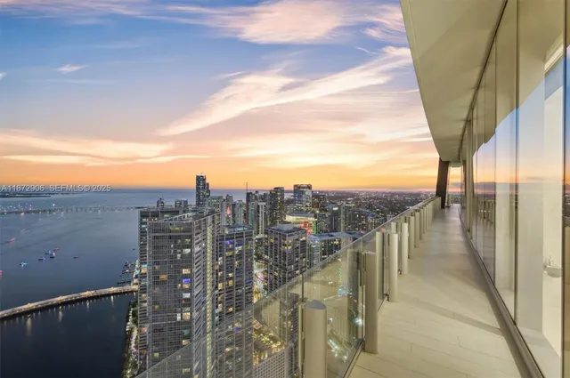 $28,600,000 | 300 Biscayne Blvd Way, Unit PH6001, Miami, FL 33131