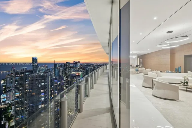 $28,600,000 | 300 Biscayne Blvd Way, Unit PH6001, Miami, FL 33131