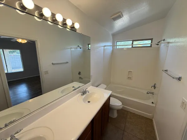 $1,895 | 1135 South 165th Drive, Goodyear, AZ 85338