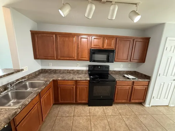 $1,895 | 1135 South 165th Drive, Goodyear, AZ 85338