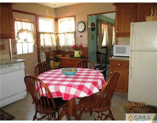 19 Montview Road Edison, NJ 08837 - Photo 14 of 15 a dining room with furniture and window